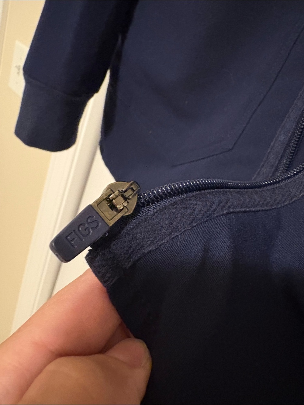 FIGS Bellery Scrub Jacket size small - Picture 8 of 11